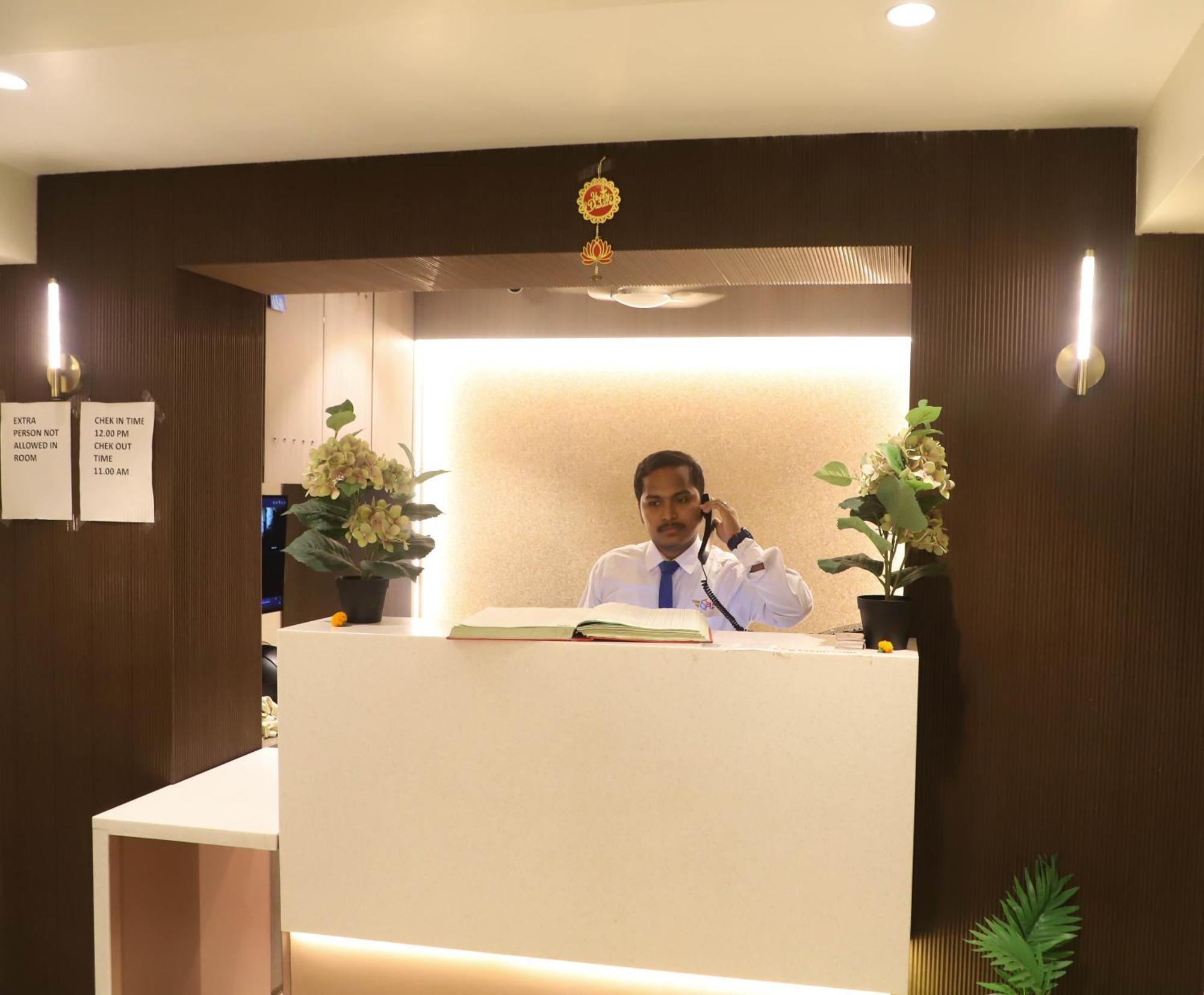 Hotel Aura Inn Airoli ,Digha Navi Mumbai Exteriör bild