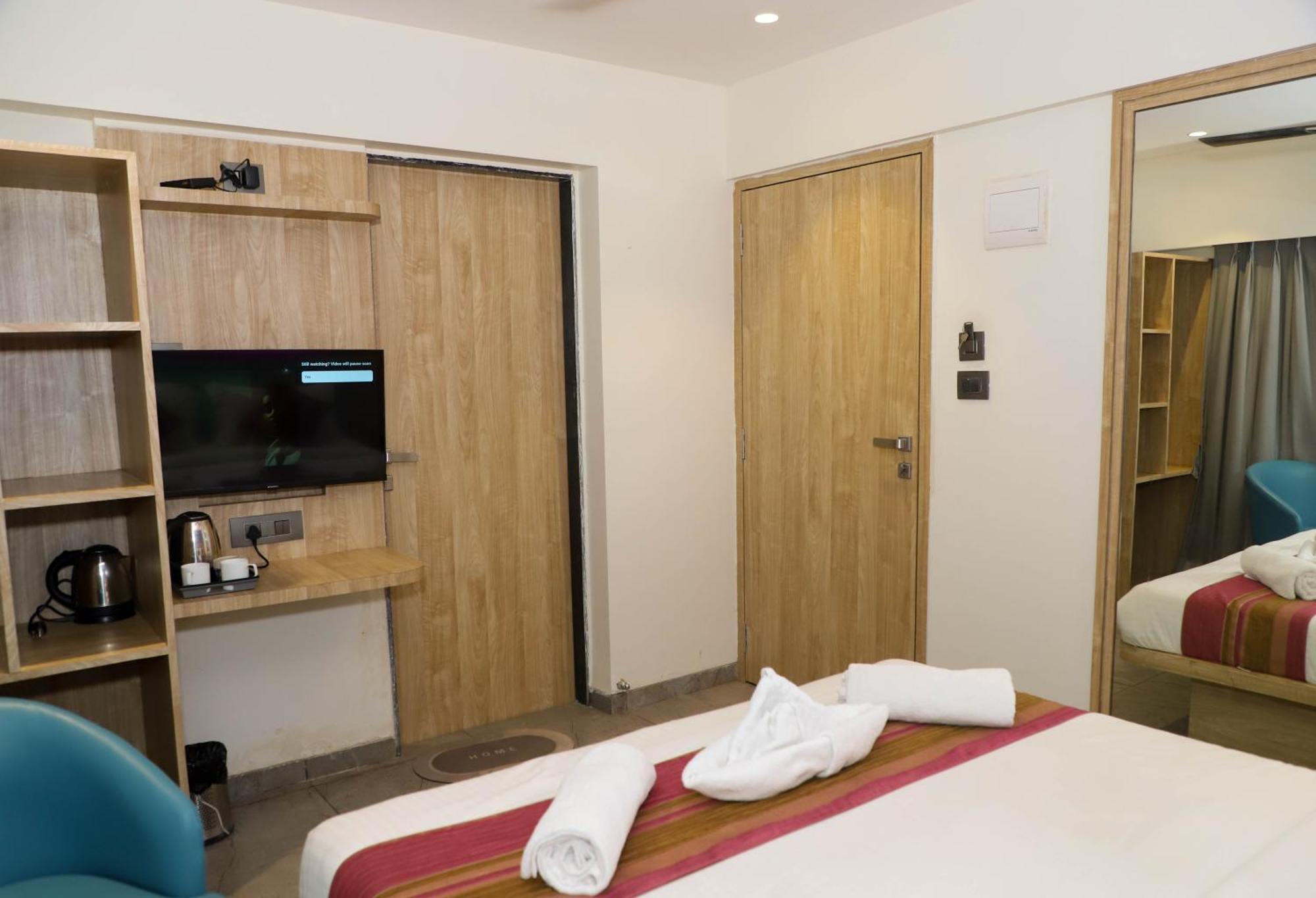 Hotel Aura Inn Airoli ,Digha Navi Mumbai Exteriör bild